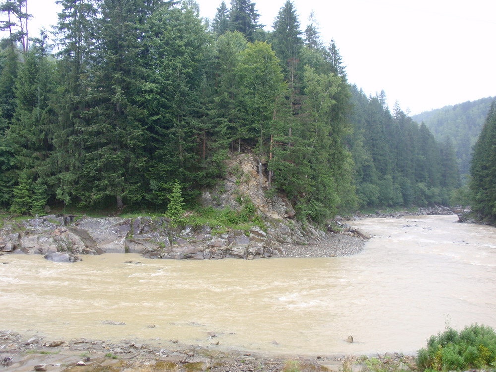 Река Прут после дождя
